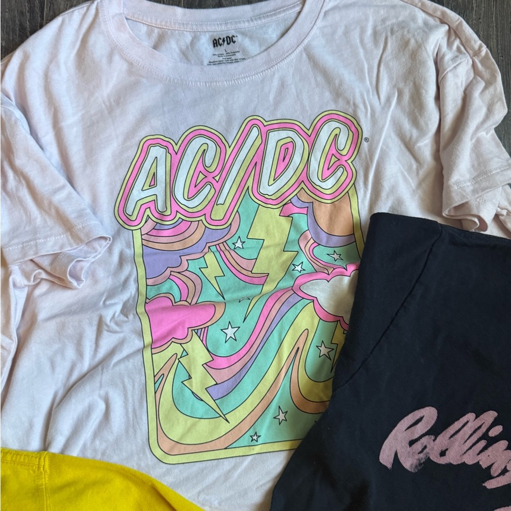 Women’s Graphic Tee Bundle - Various Sizes - Picture 4 of 5